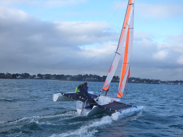 ASTUS Sailing Trimaran Boat 16.5 28GOODS