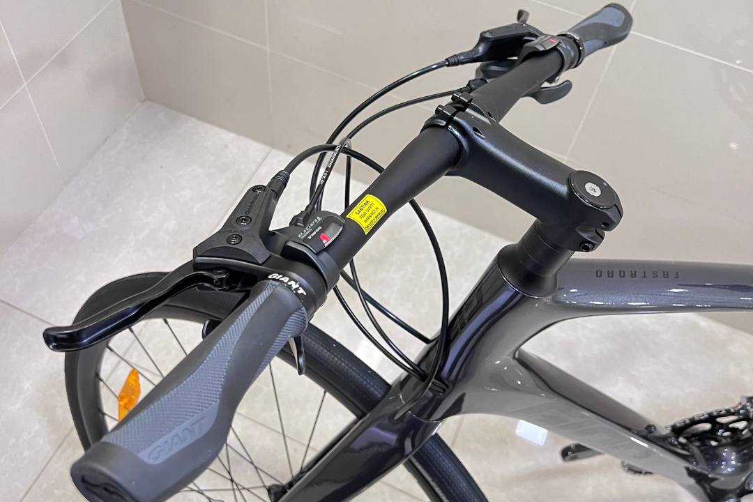 2022 GIANT Fastroad Advance 2 Hybrid Road Bike
