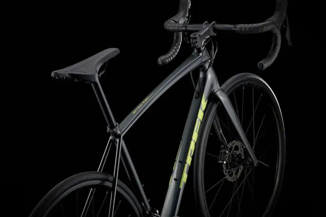 TREK EMONDA ALR4 ☆走行距離約1000km ☆室内保管 ☆備品多数 TREK EMONDA ALR4 ☆走行距離約1000km ☆室内保管 ☆備品多数
