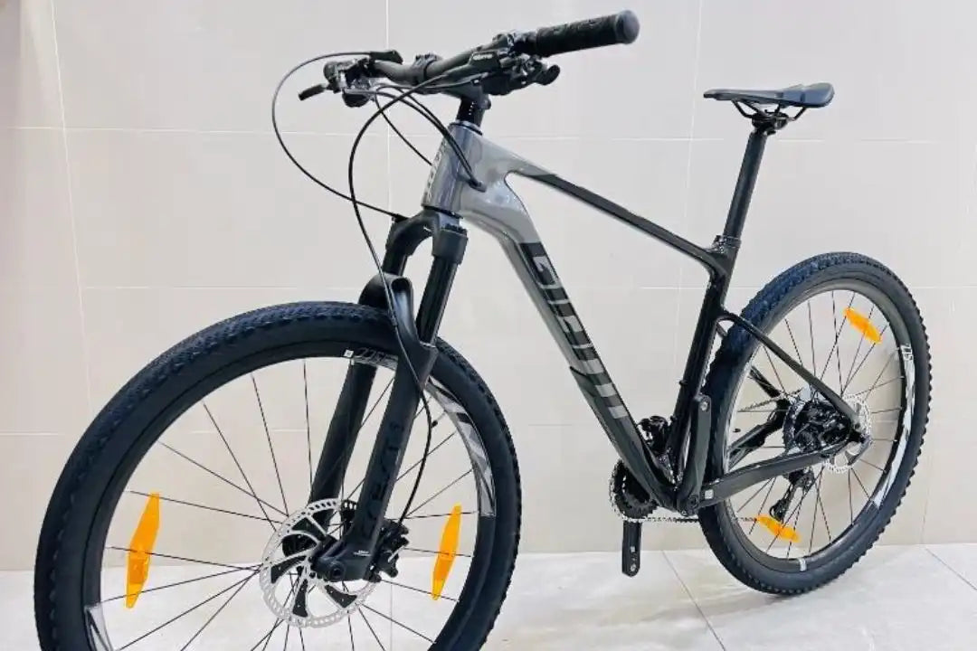 2022 Giant XTC Advanced 27.5 3 Carbon Frame Mountain Bike MTB 2022 Giant XTC Advanced 27.5 3 Carbon Frame Mountain Bike MTB