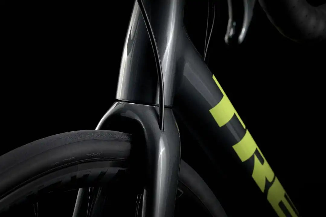 TREK EMONDA ALR 4 DISC Road Bike TREK EMONDA ALR 4 DISC Road Bike