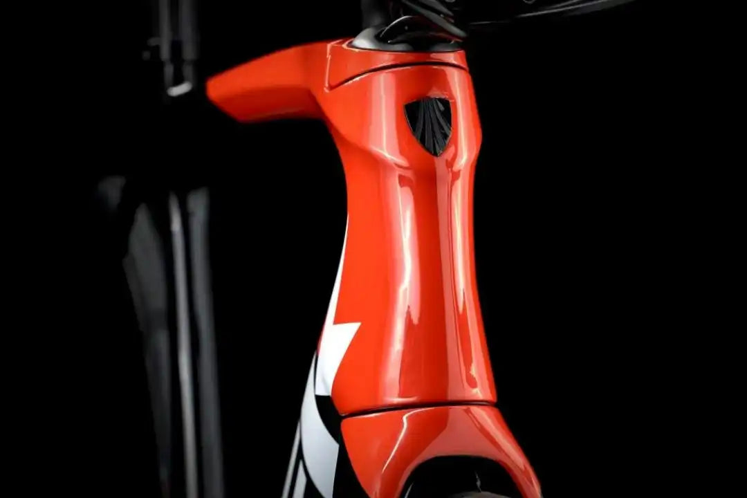 TREK 2023 EMONDA SL 6 ROAD BIKE-SILVER RED TREK 2023 EMONDA SL 6 ROAD BIKE-SILVER RED