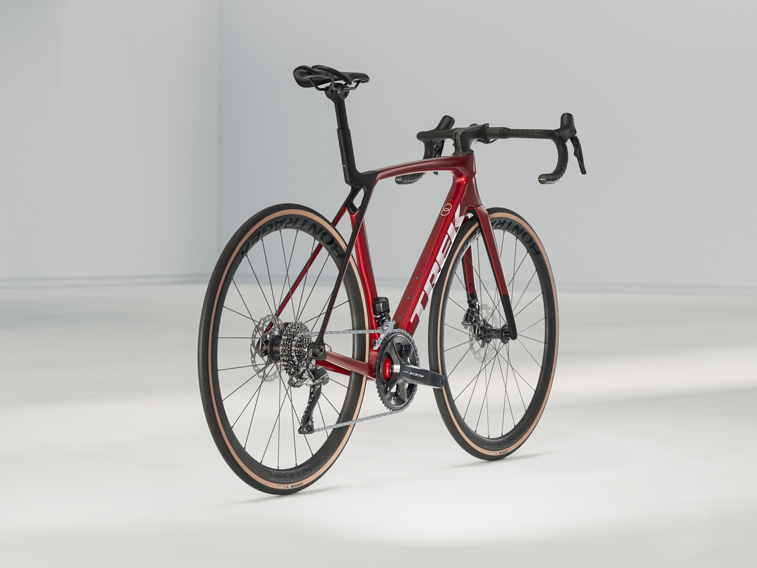 TREK 2025 Madone SL 6 Gen 8 Road Bike