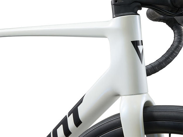 2025 GIANT TCR ADVANCED 2 KOM ROAD BIKE