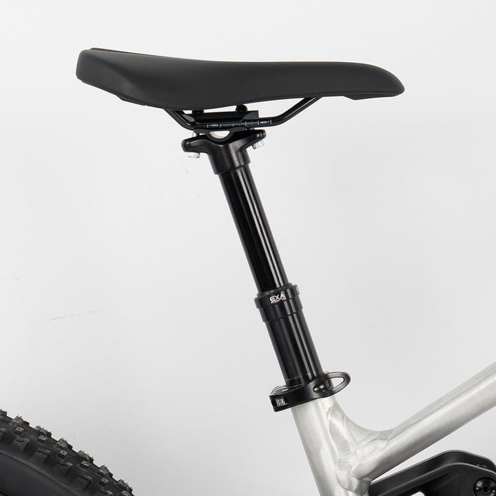 CYCTRAC EM6 4RD air fork and Boost thru-axle front wheel detail