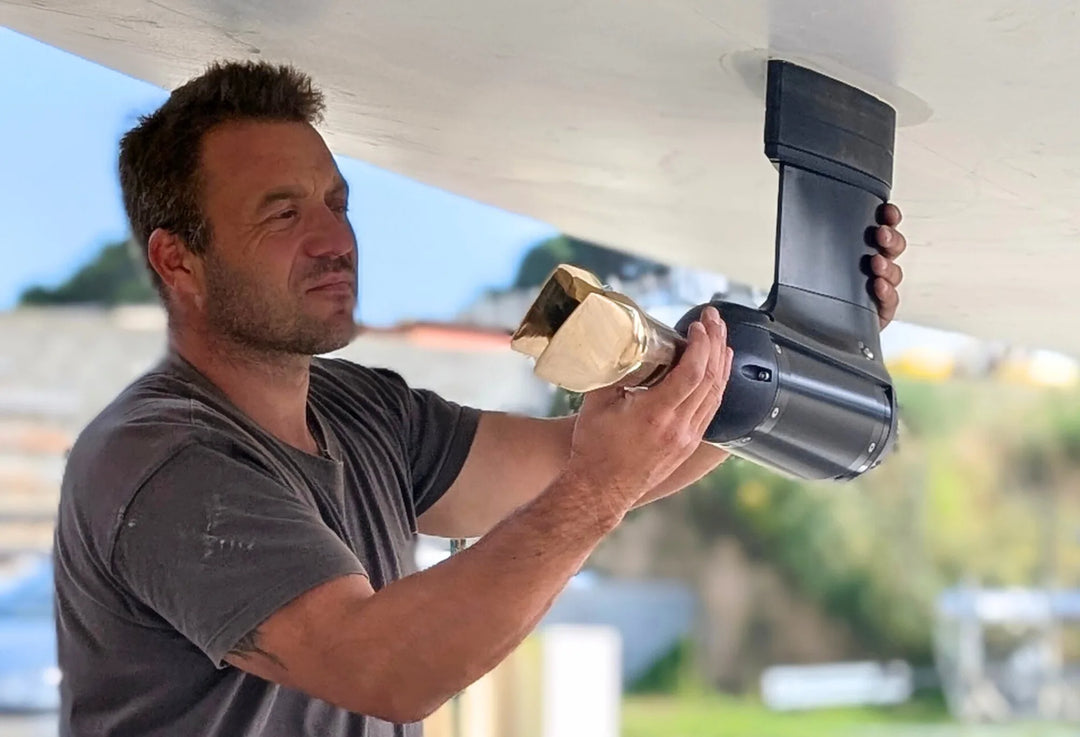 TEMO POD 3000 fixed drive installed through the hull of a Bente 24 sailboat