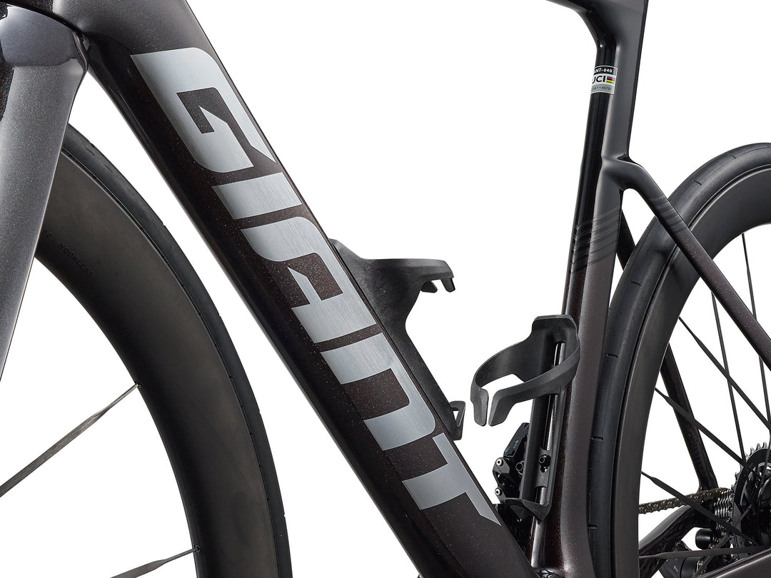Giant Propel Advanced Pro 0 Obsidian Pulse frame and cockpit detail