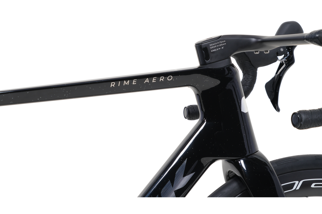 Close-up of the Quick Pro RIME AERO top tube and CANWIN ZEPHYR-SL cockpit in Starry Black