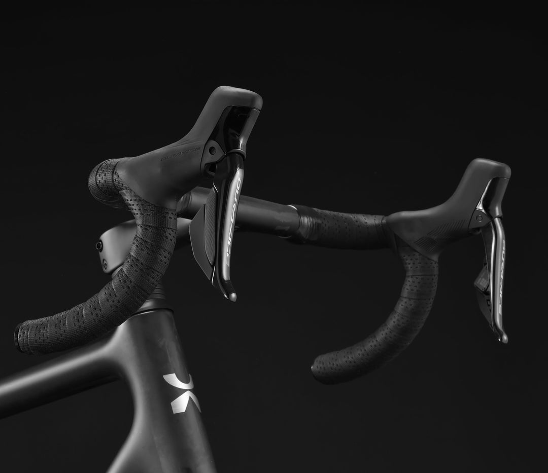 XDS X-LAB RT9 – Branta integrated carbon cockpit with Dura-Ace Di2 shifters