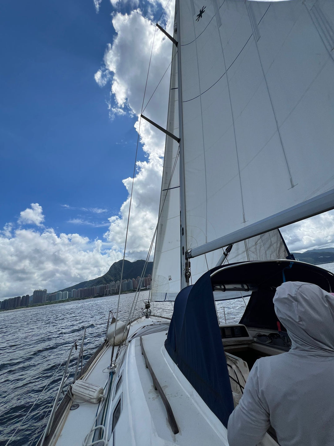 FOR SALE: Moody 42 Dixon – Elegant British 42ft Bluewater Cruiser | Year 2000 | Located in Tai Po