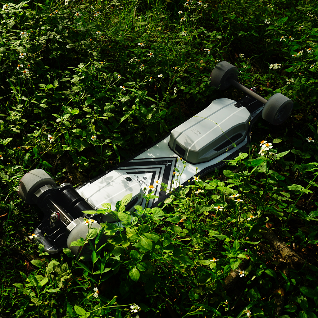 Backfire Zealot X2 Gear Drive Electric Skateboard with Major V3 Remote