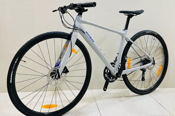 2022 GIANT FASTROAD SL 2 Hybrid Bike Road Bike
